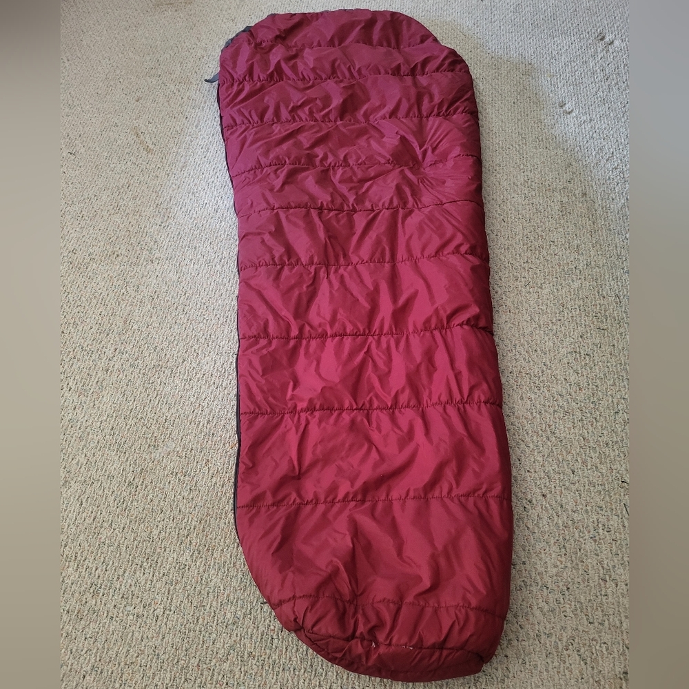 Kelty Red Sleeping Bag - Picture 3 of 3